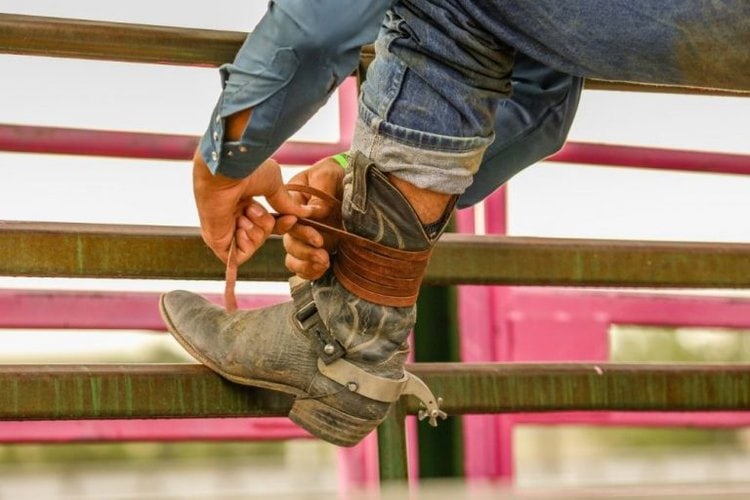 how-to-make-cowboy-boots-fit-tighter-the-6-easiest-ways-to-do-it