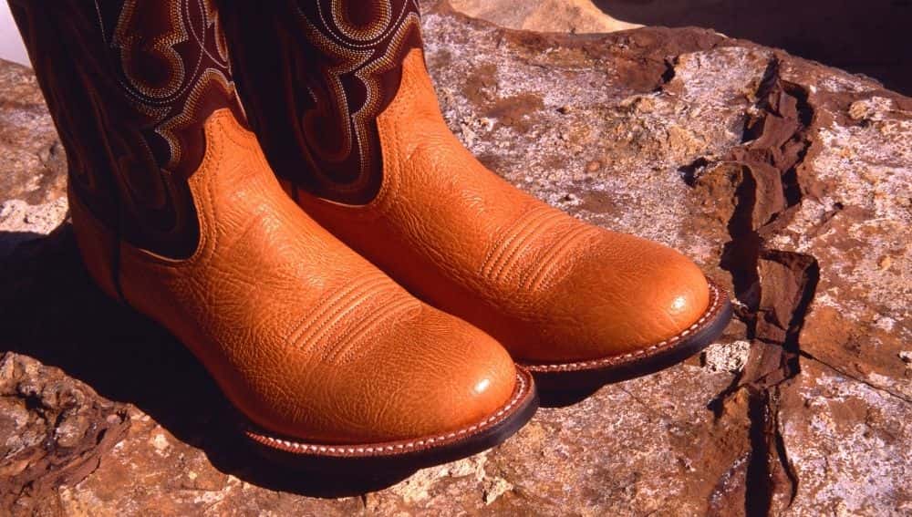 men-s-guide-how-to-wear-cowboy-boots-the-right-way-peacecommission