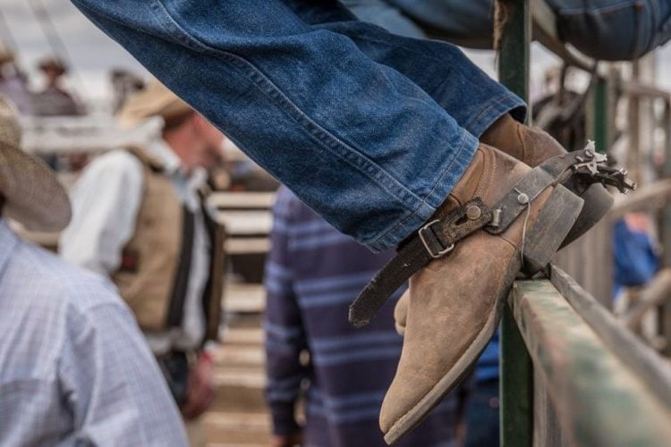 How to Stretch Cowboy Boots Around the Calf? | The 7 Easiest Methods ...
