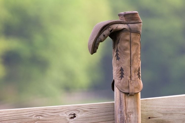 how to keep cowboy boots from creasing