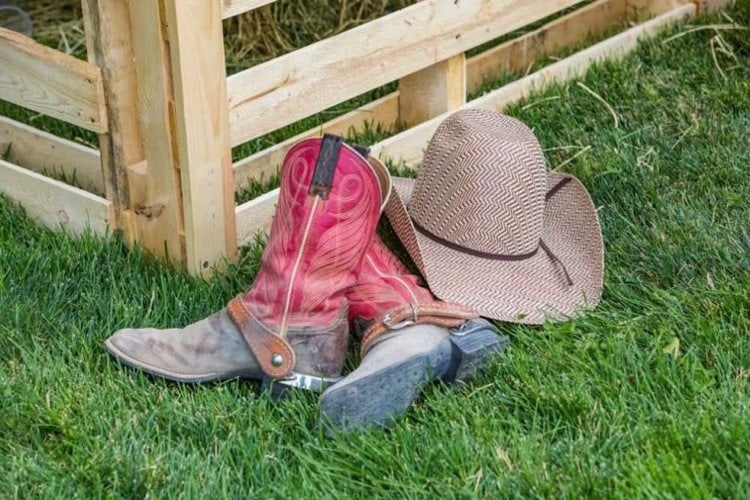 how to keep cowboy boots from creasing