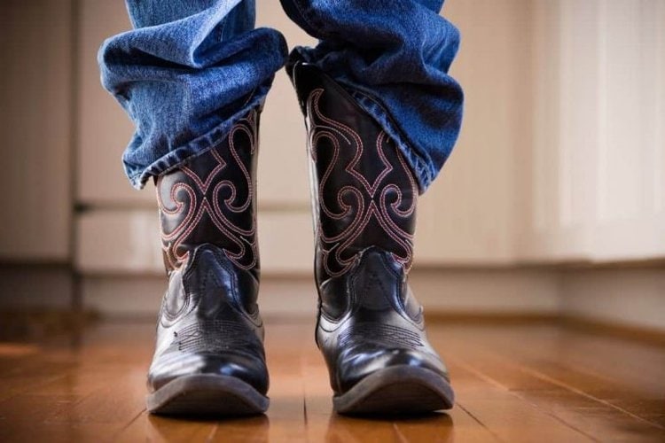 how to keep cowboy boots from creasing