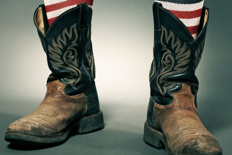 Are You Supposed To Wear Socks With Cowboy Boots? Your Complete Guide ...