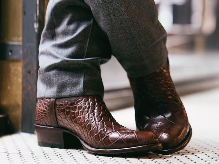 What Color Goes With Brown Cowboy Boots? Plus Outfit Color Inspiration ...