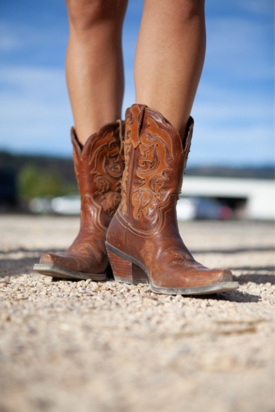 How Much Do Cowboy Boots Weigh? Full Explanation - From The Guest Room
